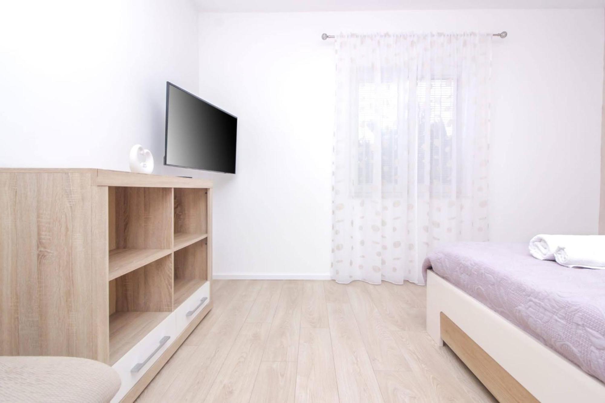 Apartament Pool House Luka *