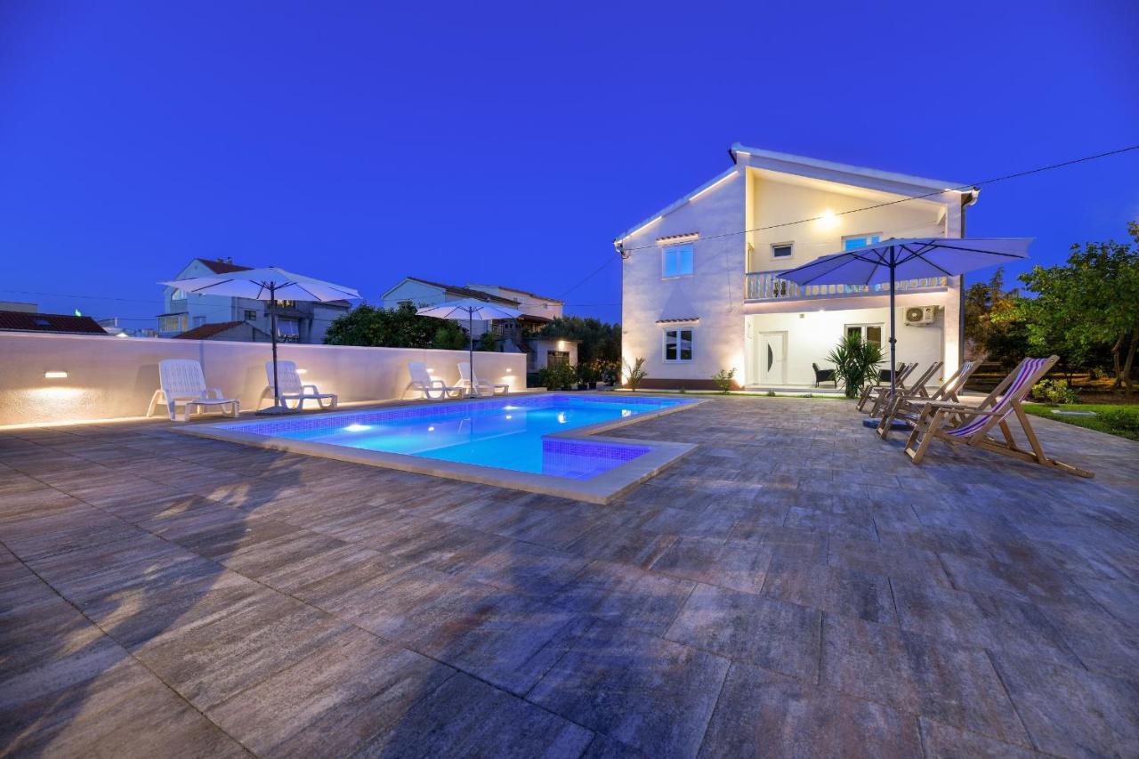 Pool House Luka Appartement *