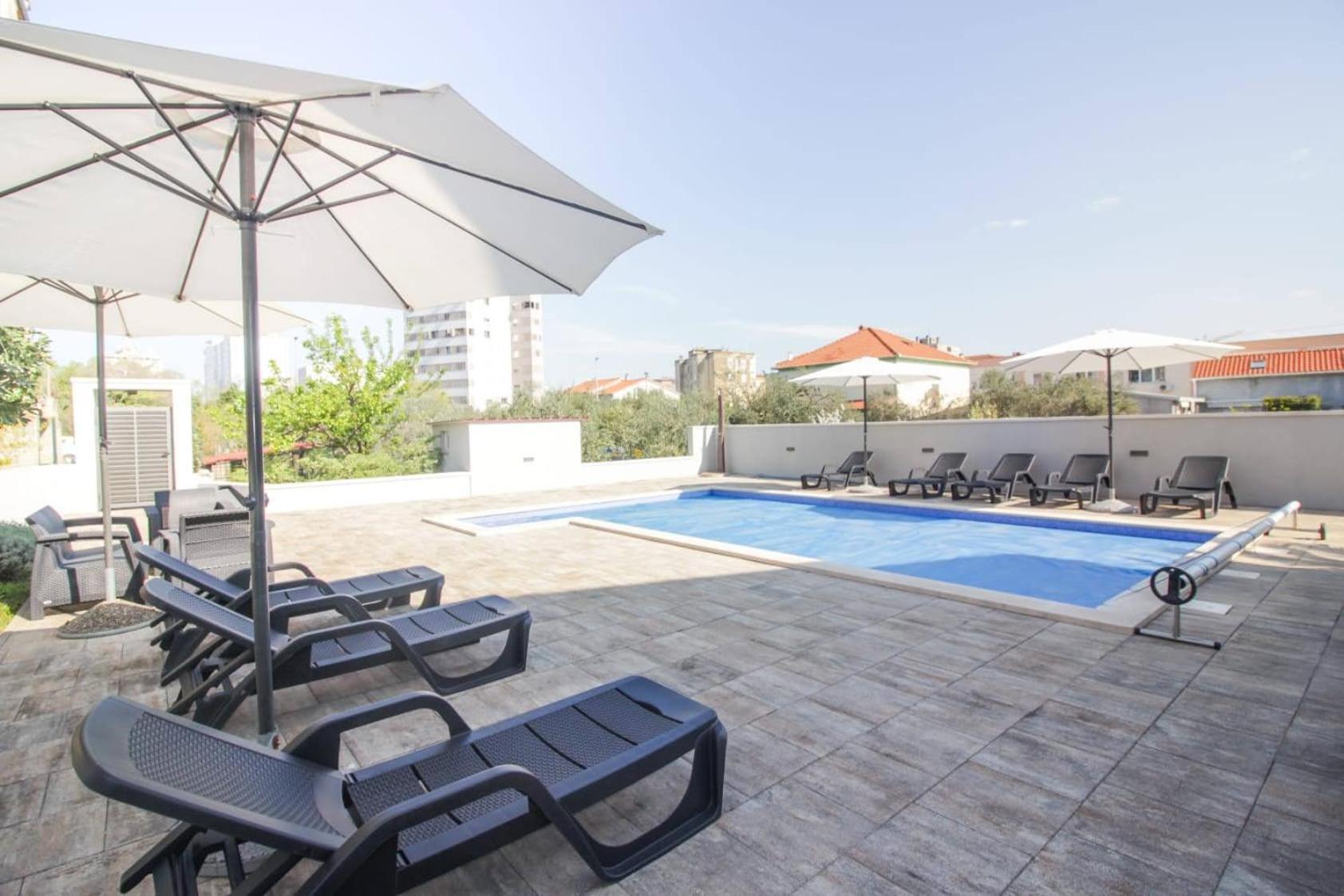 Pool House Luka Appartement