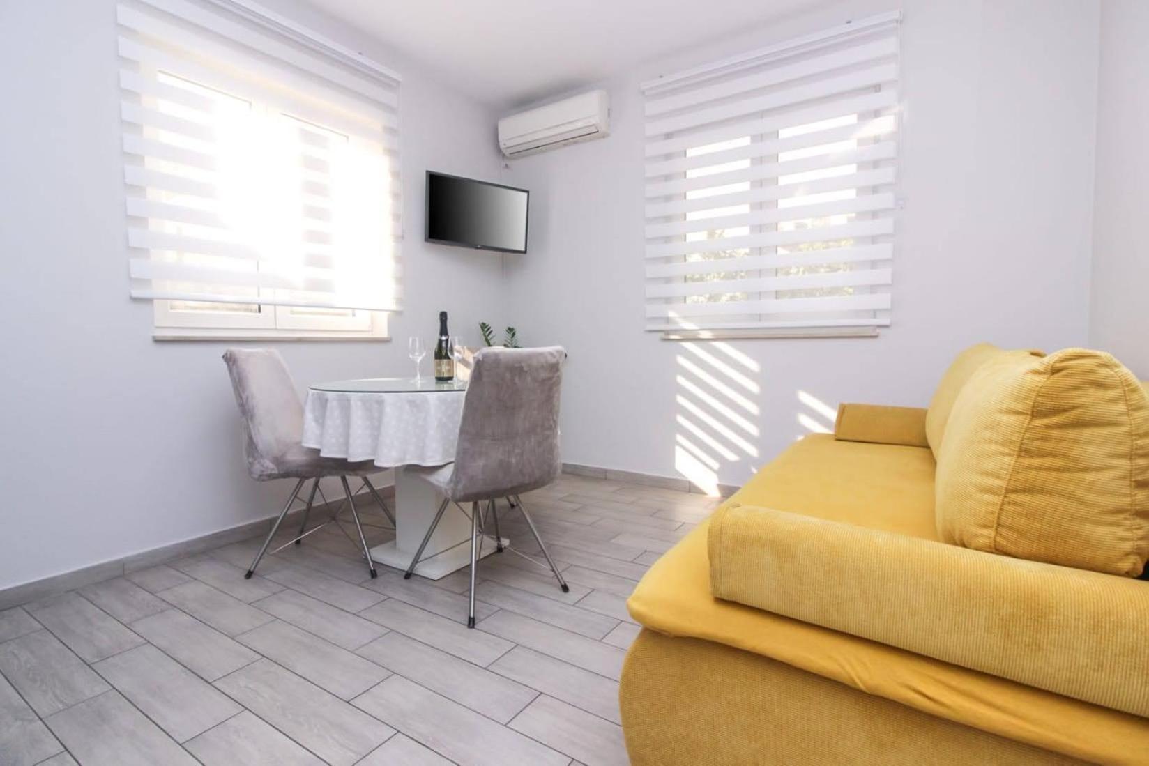 Appartement Pool House Luka Zadar