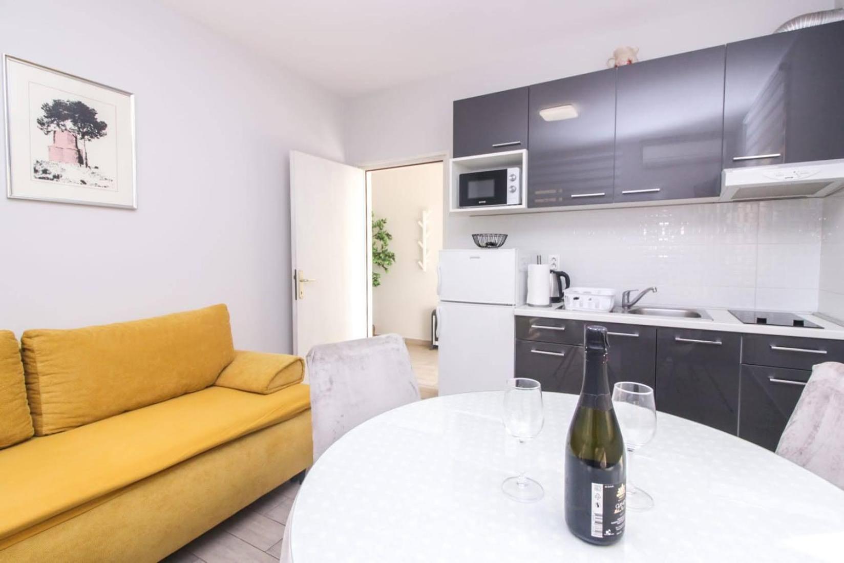 Appartement Pool House Luka Zadar