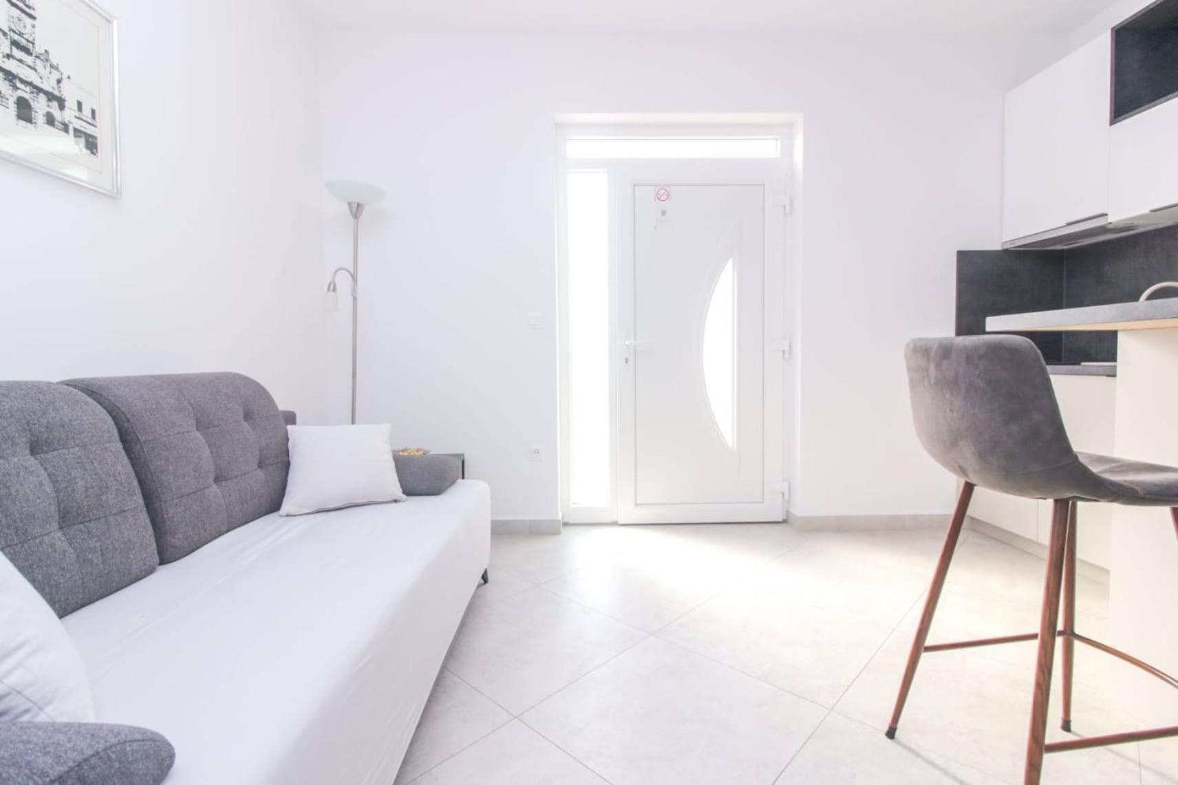Pool House Luka Appartement